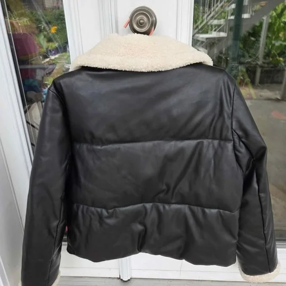 Levi's Women's Black Puffer Jacket with Cream Collar - Picture 3 of 3